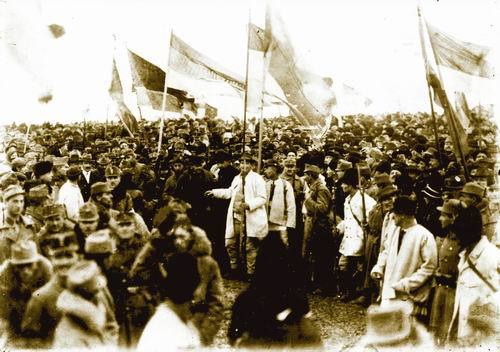 Alba Iulia, 1 decembrie 1918. Mulțimile venite la Marea Adunare Națională.