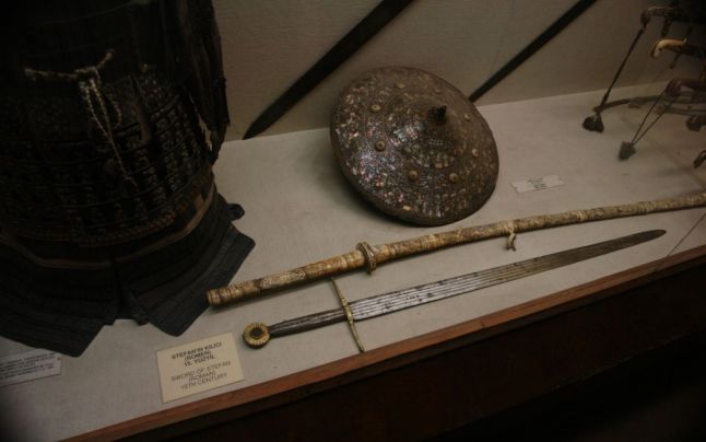 Sabia lui Ştefan cel Mare. Teribila armă mânuită de voievod era confecţionată din oţel special şi a fost furată de turci