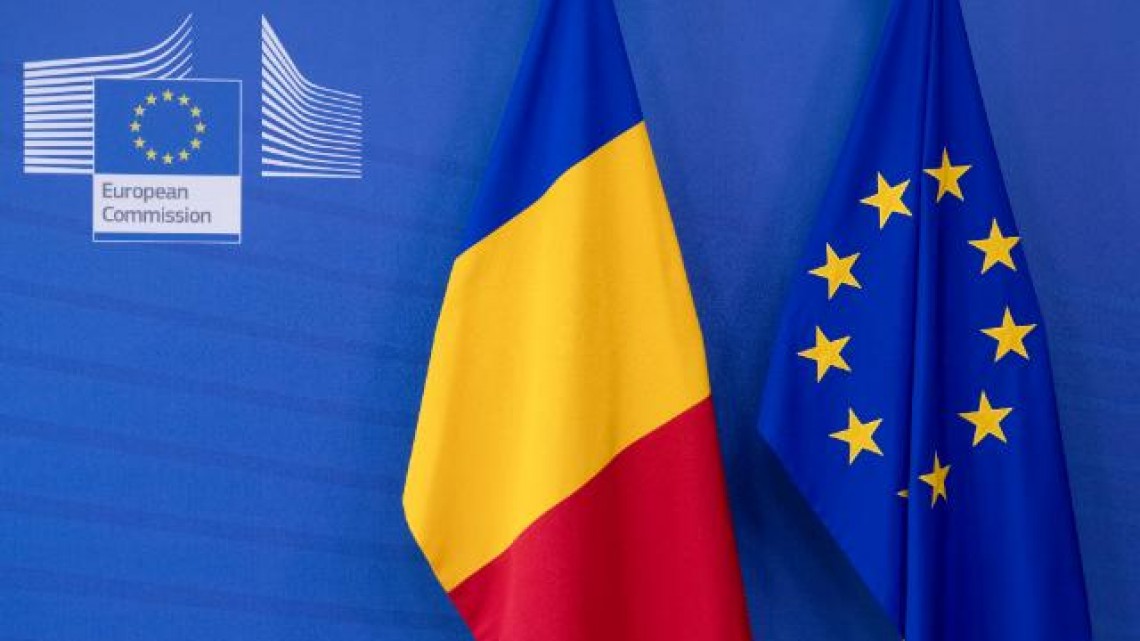 Steagul României şi al Uniunii Europene