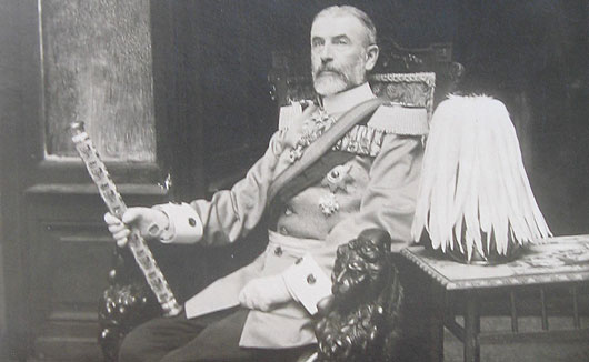 Carol I, primul rege al României, a schimbat radical destinul țării. Prin devotament, viziune și muncă, a transformat România dintr-un stat fragil într-o monarhie europeană modernă. Domnia lui de 48 de ani a pus bazele pentru Marea Unire și a deschis drumul progresului românesc.