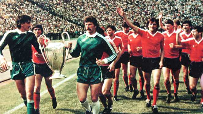 Steaua București a câștigat Cupa Campionilor Europeni în 1986, după o finală dramatică împotriva Barcelonei. Duckadam a intrat în istorie apărând patru penalty-uri consecutive, aducând singurul trofeu european major în România.