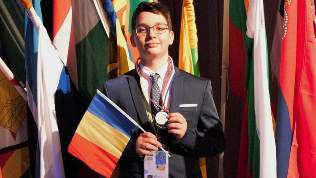 Darius Mardaru, elev român admis cu bursă completă la Harvard, își urmează visul de a deveni cercetător în Științele Pământului.