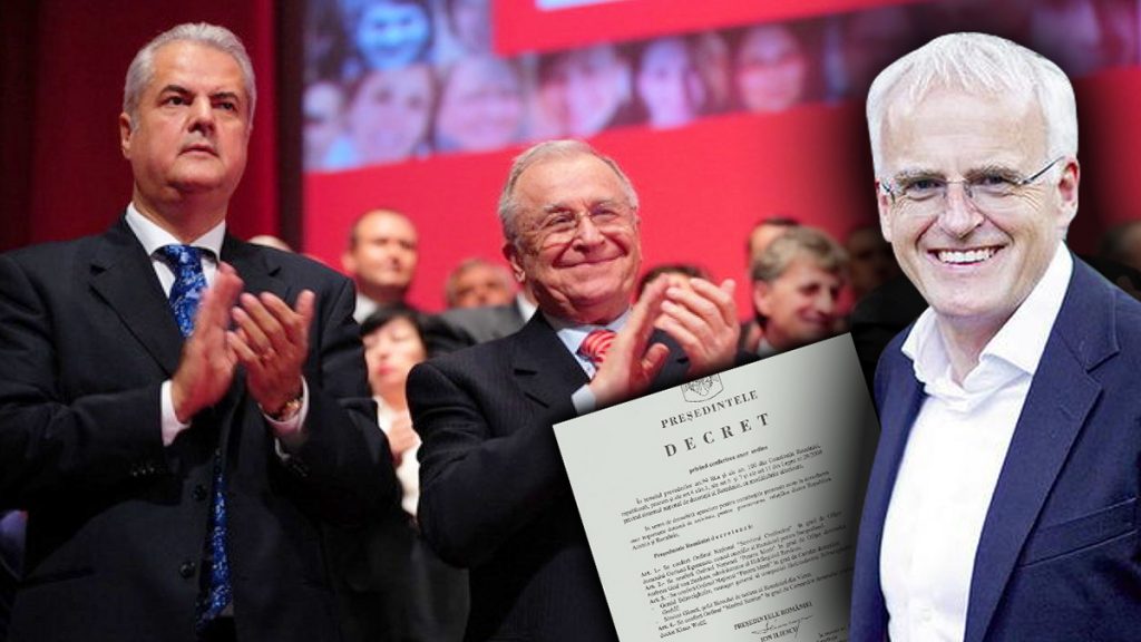 Gerald Schweighofer primind Ordinul Național „Pentru Merit” în 2004, o decizie controversată semnată de Ion Iliescu.